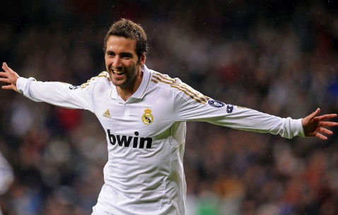 爱游戏官网-姆巴佩在G2比赛中出色防守，高光表现引发热议！